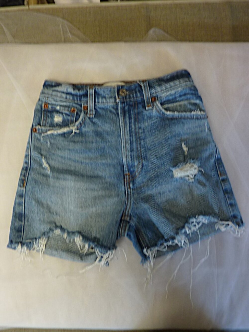 Abercrombie & Fitch Women’s Blue Denim Cut Off Shorts 24/00 Frayed Hem 5-Pocket